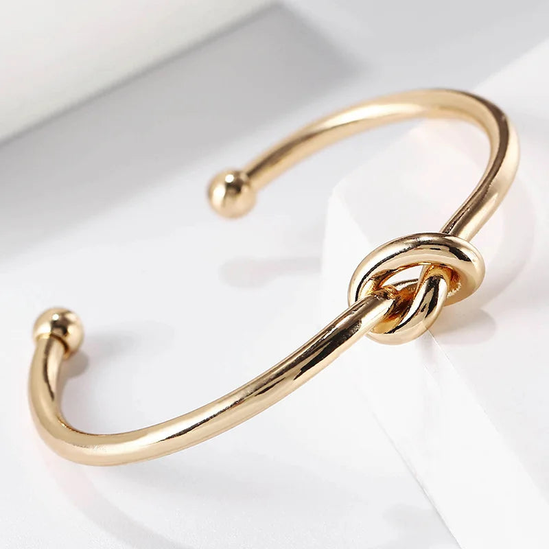 TOVE – Armring med Karaktäristisk Knut