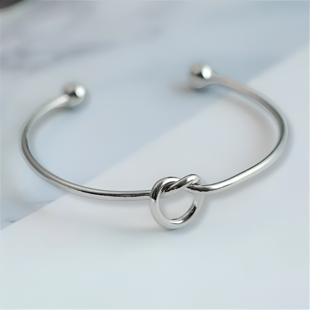 TOVE – Armring med Karaktäristisk Knut