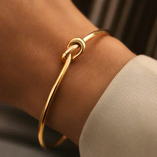 TOVE – Armring med Karaktäristisk Knut