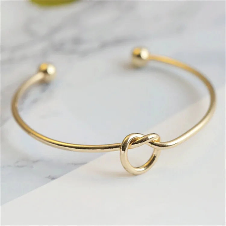TOVE – Armring med Karaktäristisk Knut