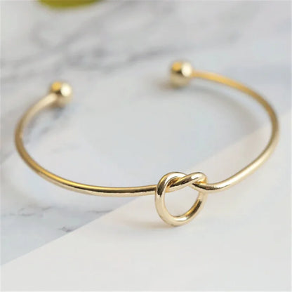 TOVE – Armring med Karaktäristisk Knut