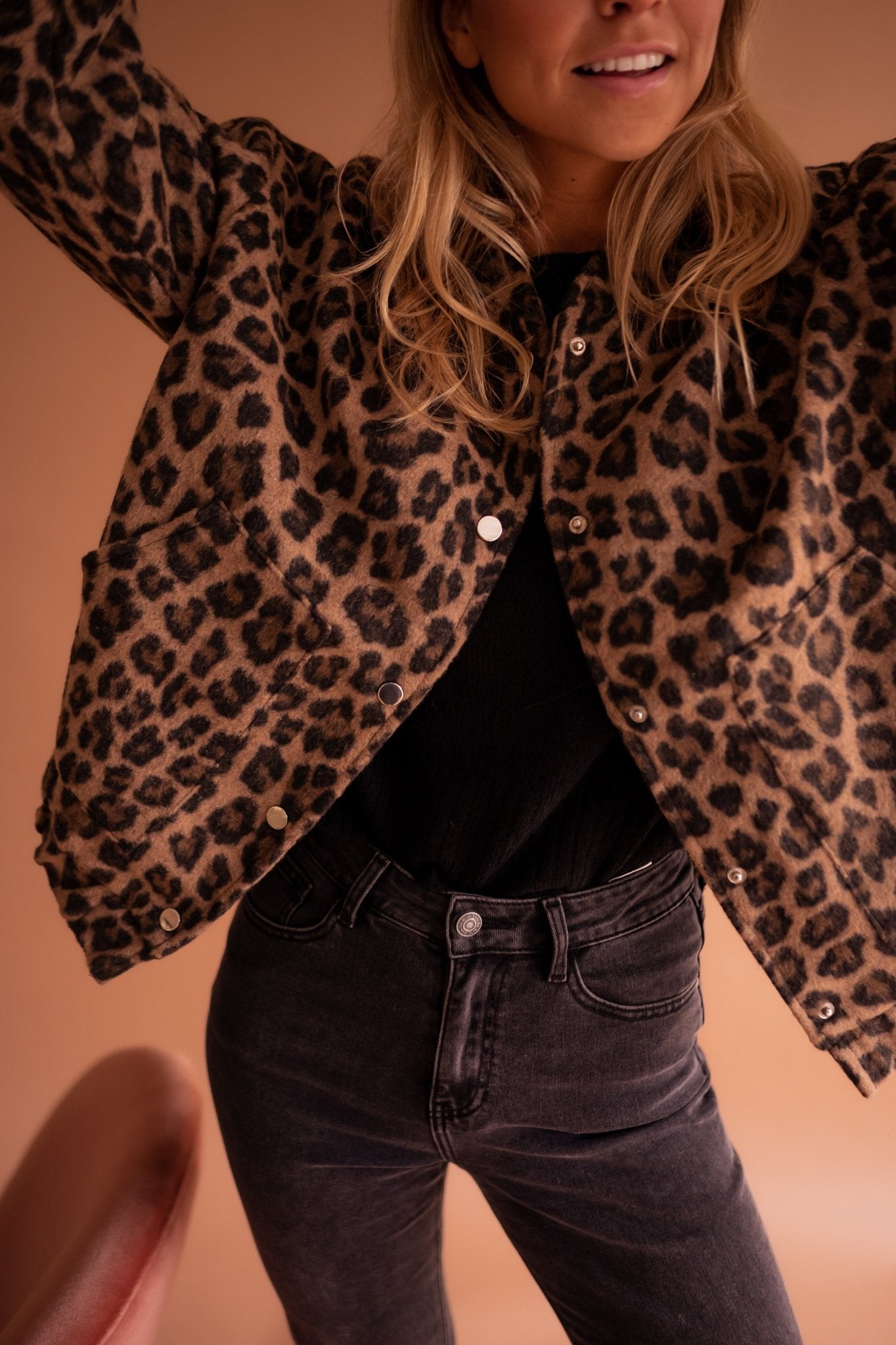 DASCHA | Trendig Jacka Med Leopardprint